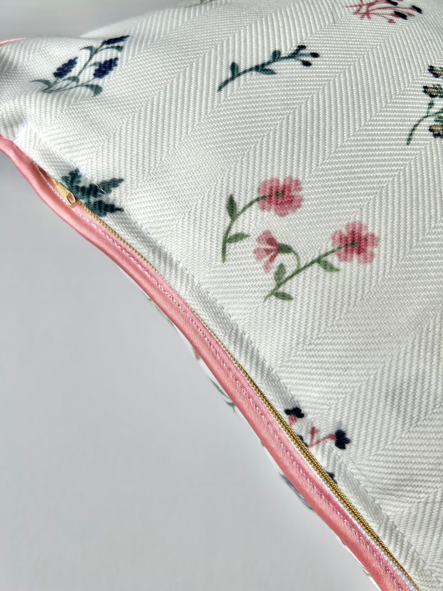 'Bluma' light Cushion