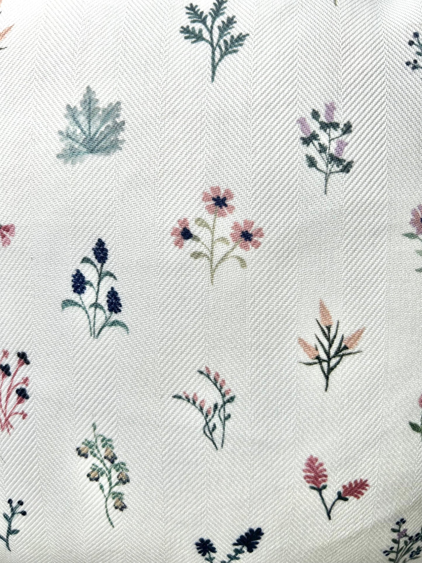 'Bluma' light Cushion