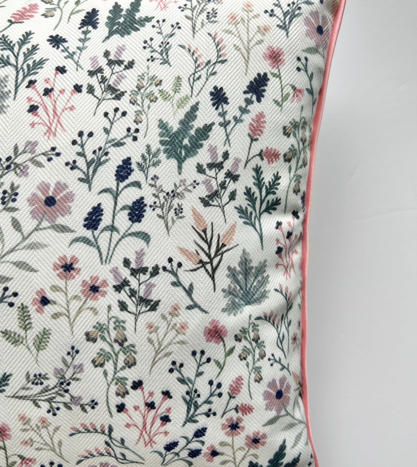 'Bluma' light Cushion