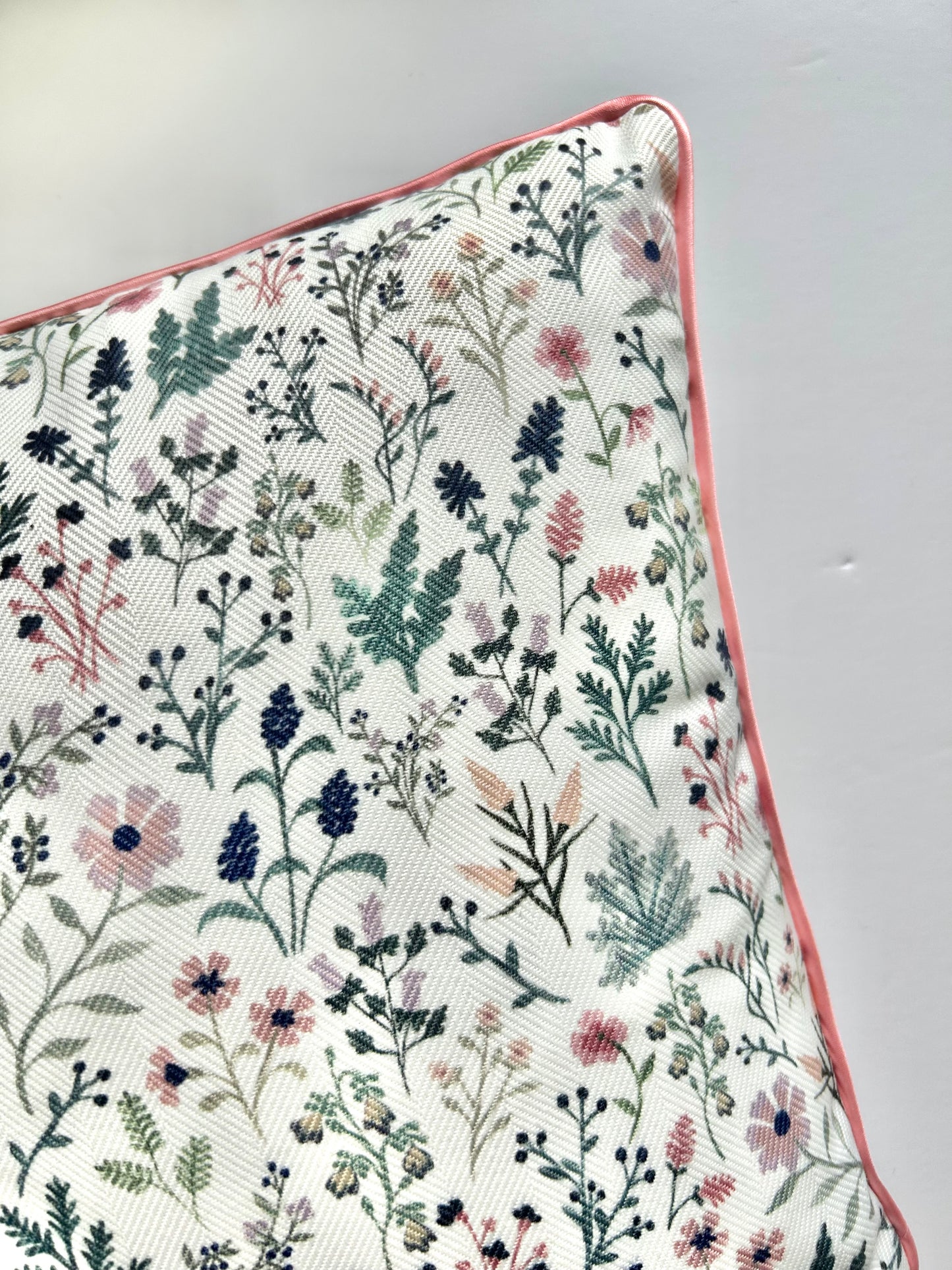 'Bluma' light Cushion