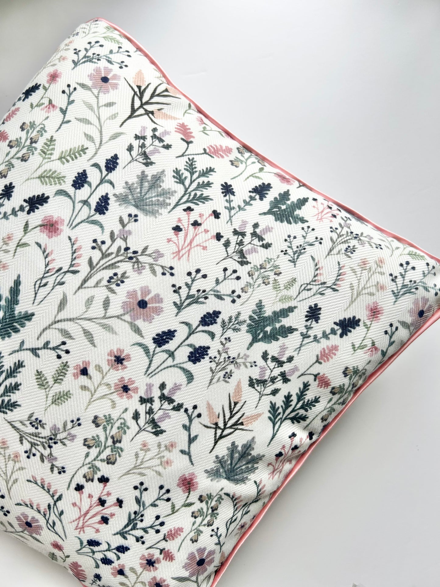'Bluma' light Cushion