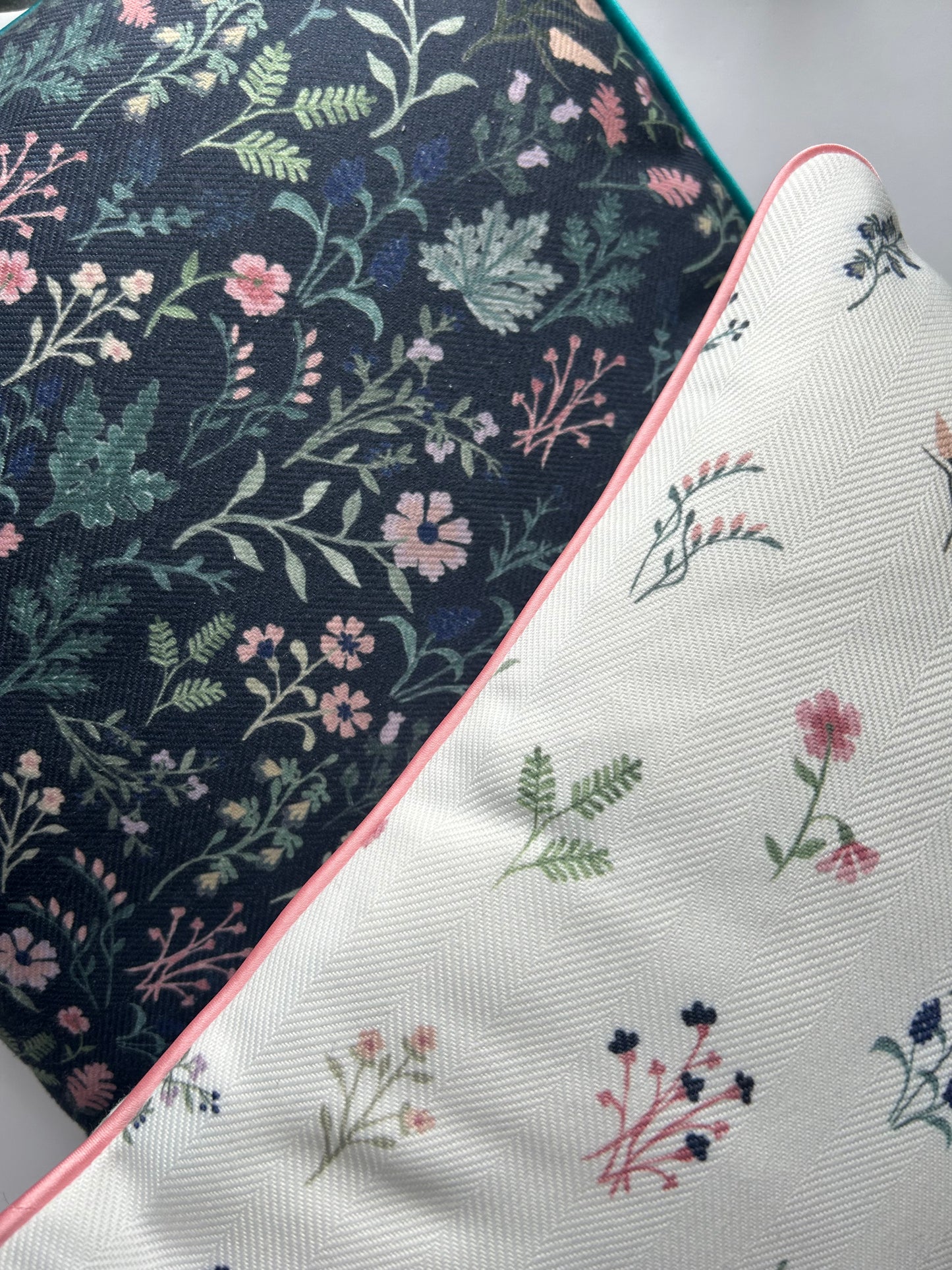 'Bluma' dark Cushion