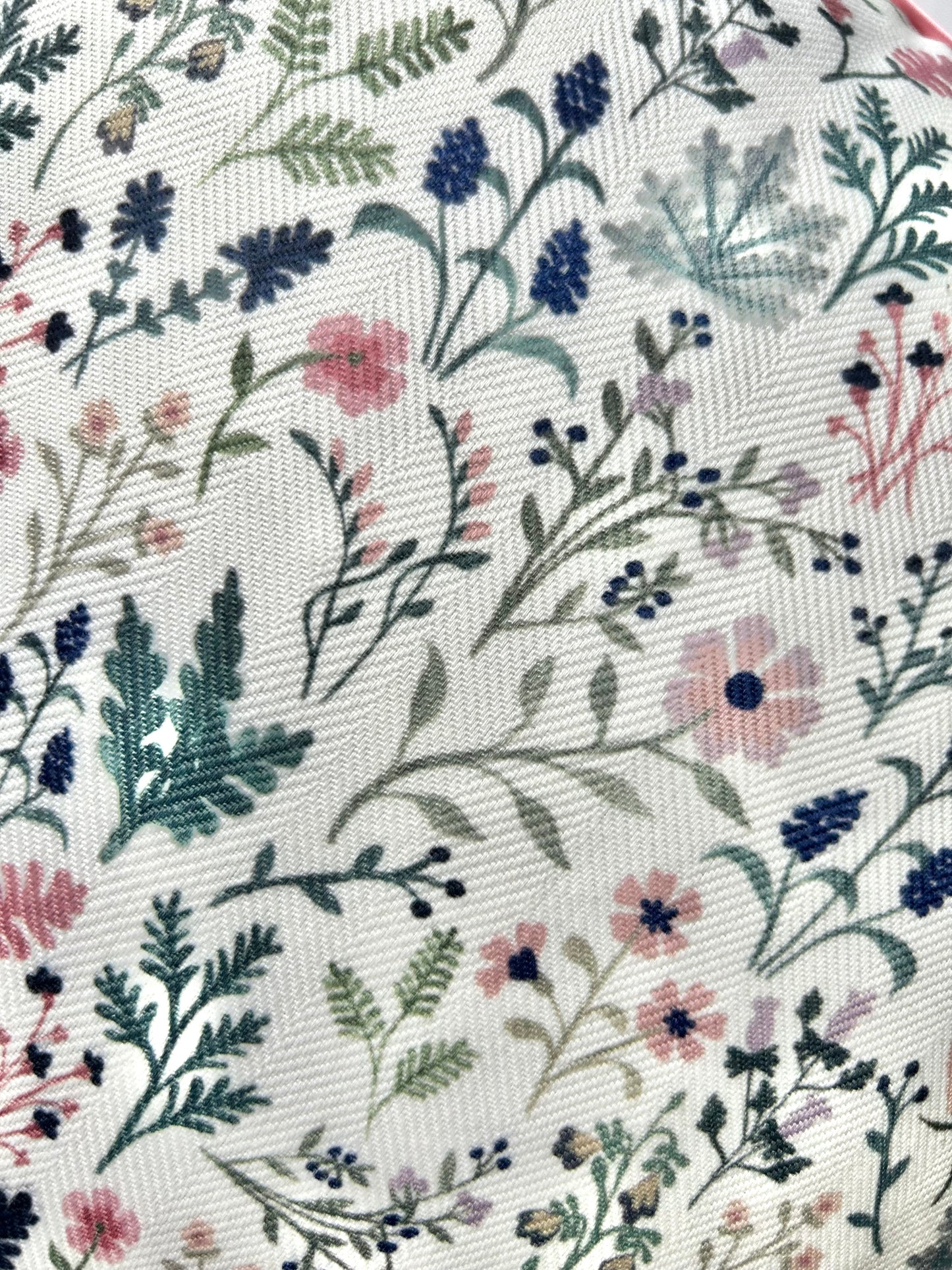 'Bluma' light Cushion