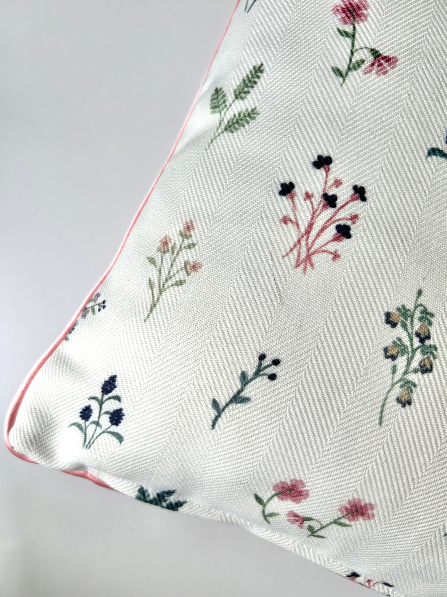 'Bluma' light Cushion