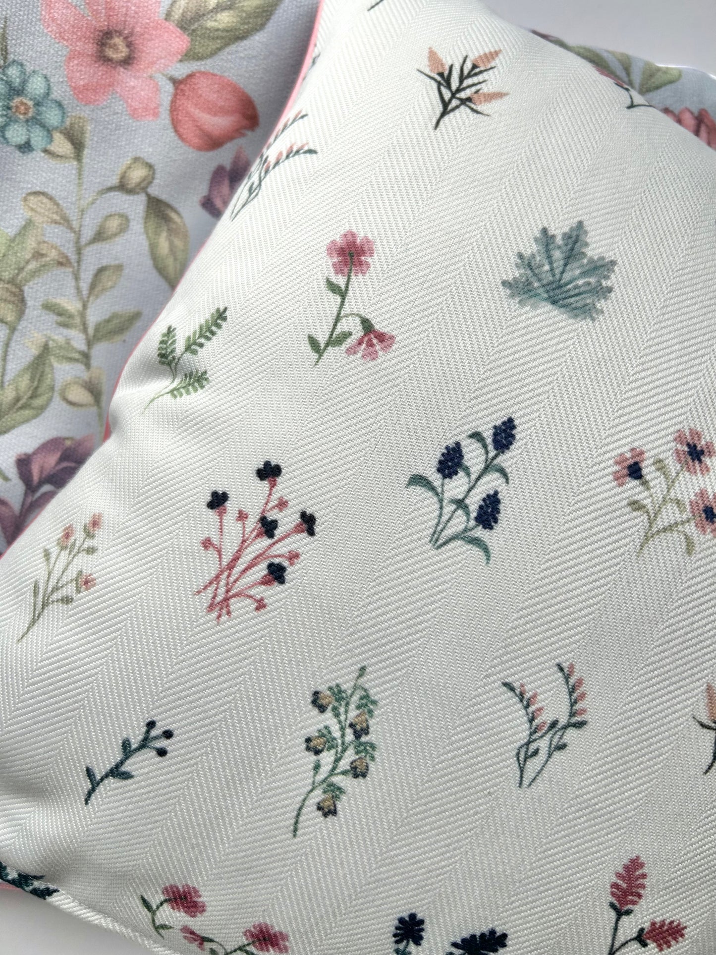 'Bluma' light Cushion