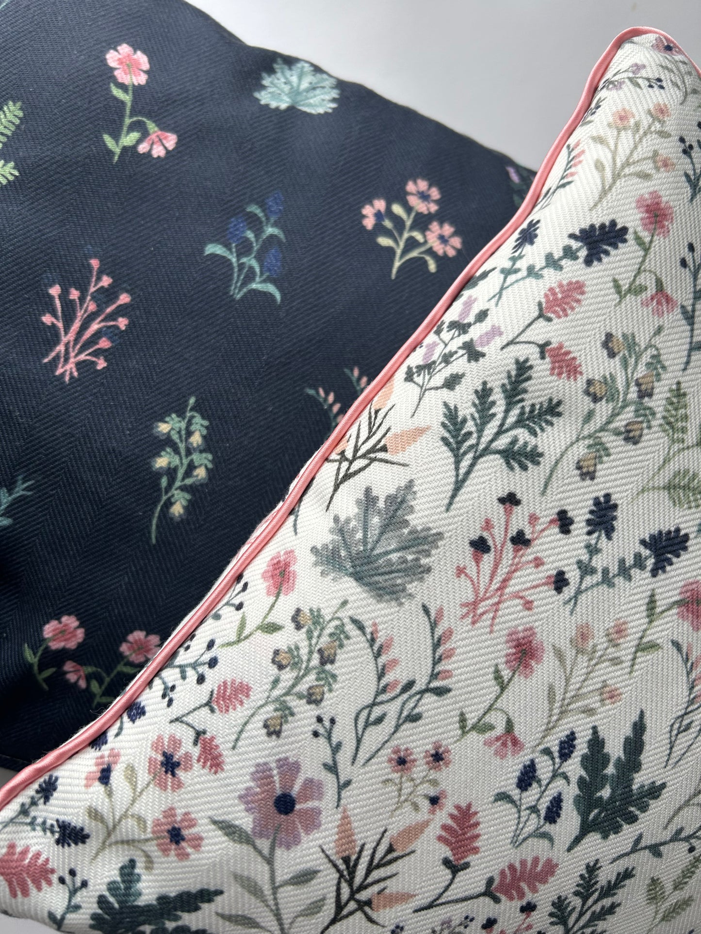 'Bluma' dark Cushion