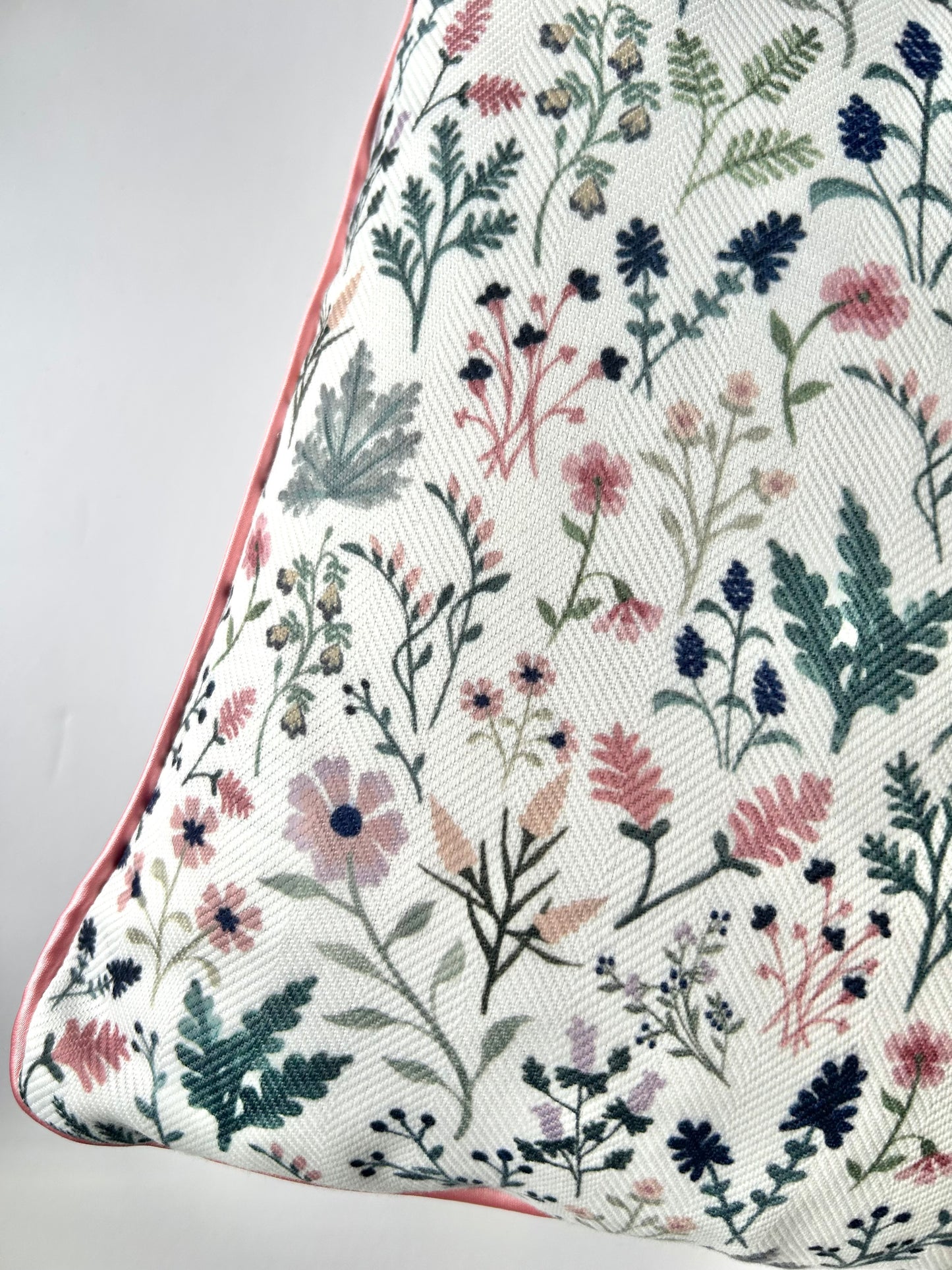 'Bluma' light Cushion
