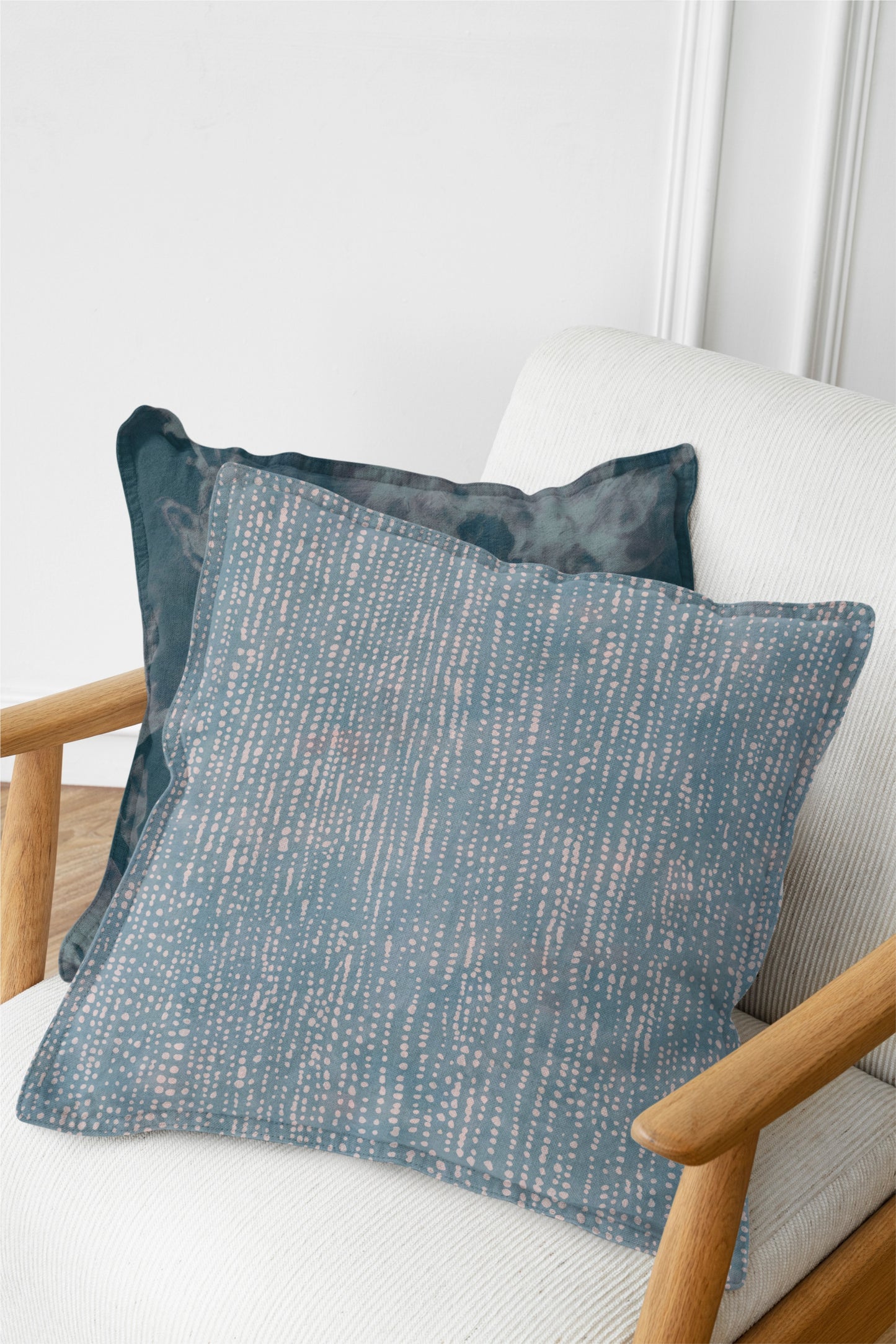 'Dot-to-dot' cushion