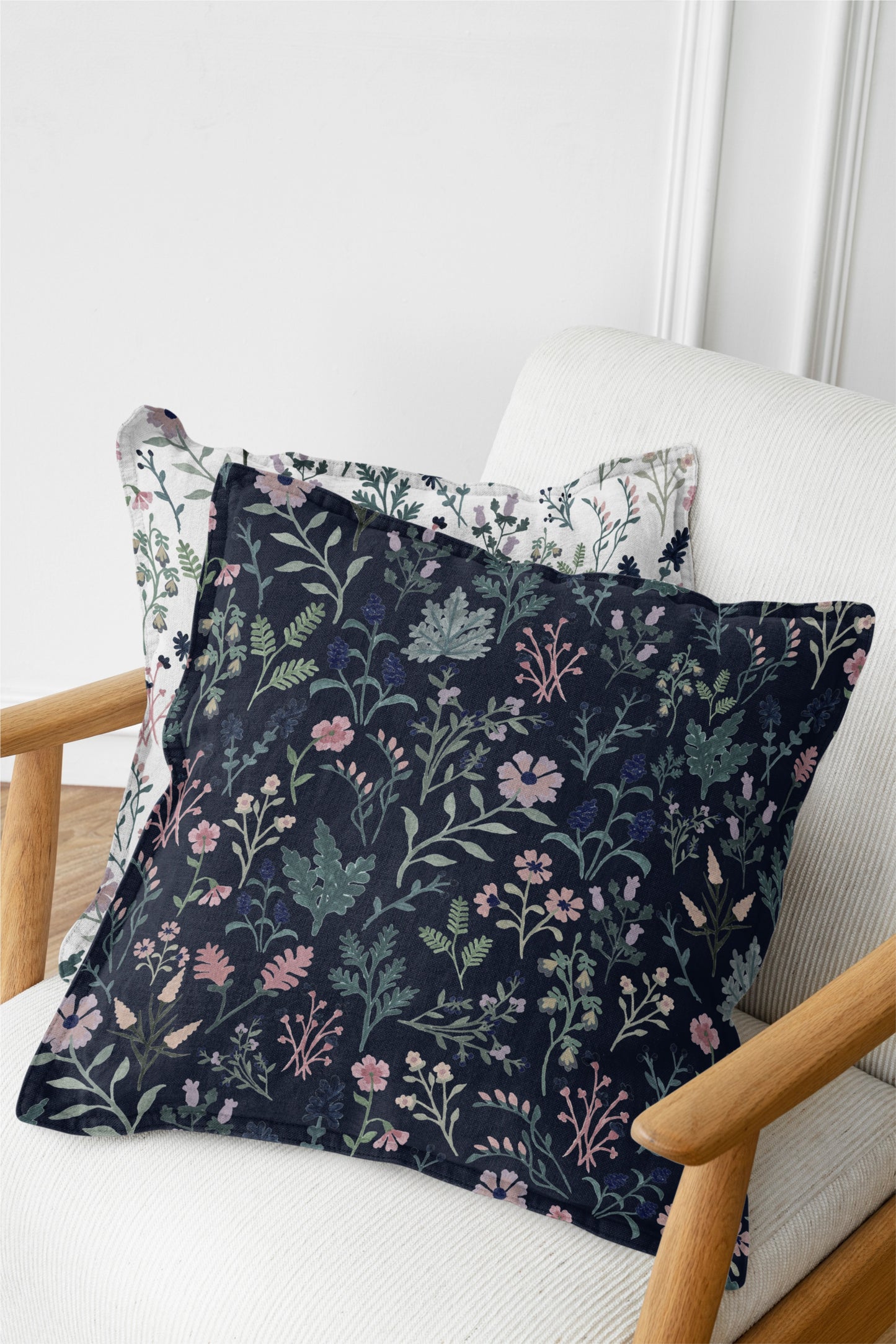 'Bluma' dark Cushion
