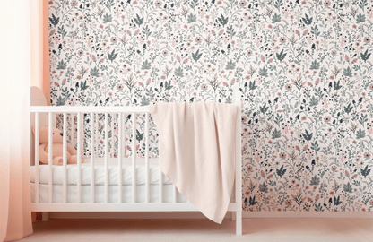 'Bluma' wallpaper in white