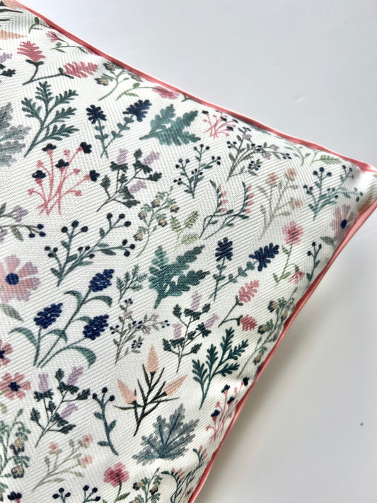 'Bluma' light Cushion