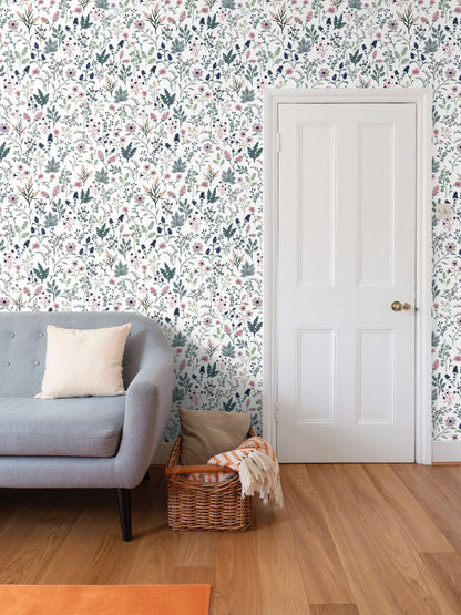 'Bluma' wallpaper in white