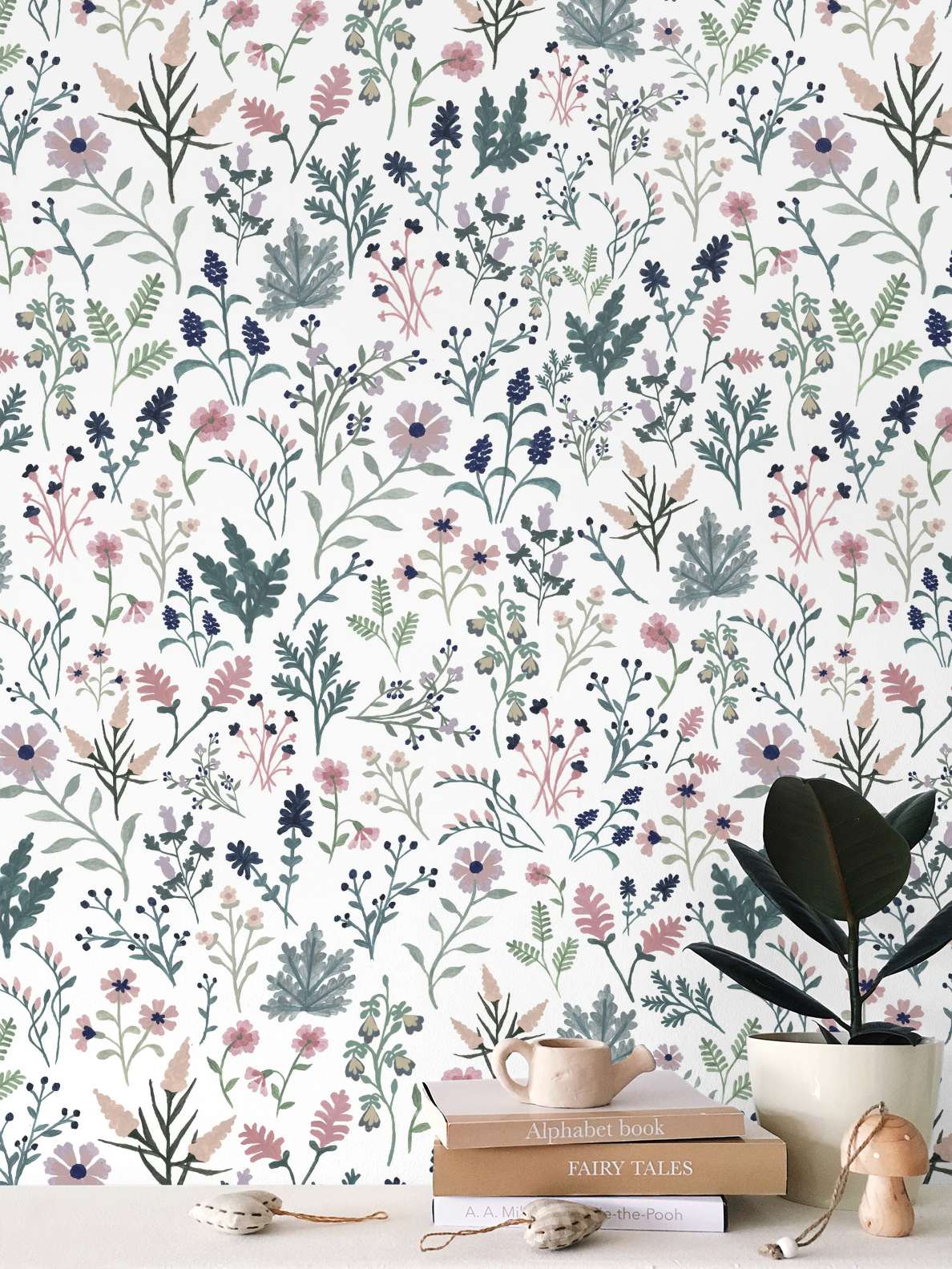 'Bluma' wallpaper in white