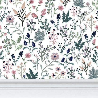 'Bluma' wallpaper in white